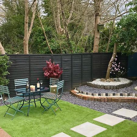 1 Bed Cottage-Museum View-Garden-Free Parking Weybridge Exteriör bild